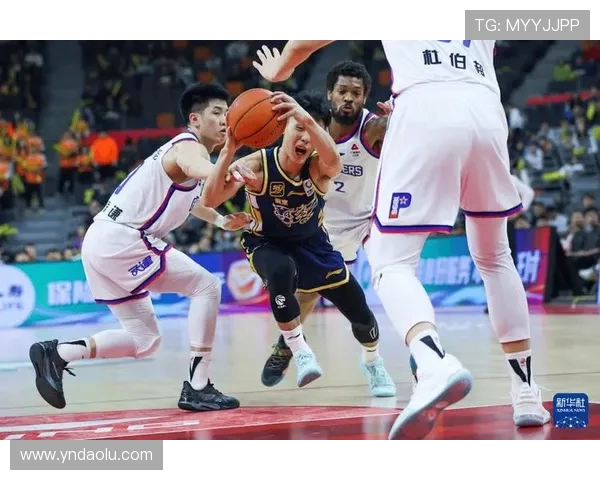 南京同曦主场迎战广东宏远强强对决上演精彩篮球巅峰之夜 南京同曦主场迎战广东宏远强强对决上演精彩篮球巅峰之夜