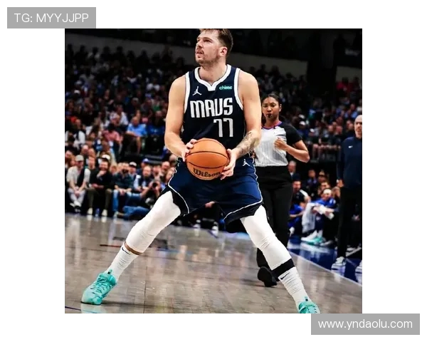 达拉斯独行侠全力迎战劲敌上演巅峰对决激燃时刻引爆全场热血