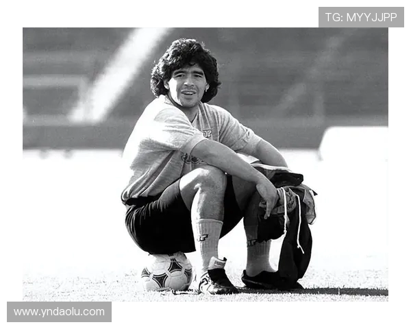 马拉多纳传奇人生与足球艺术探索：从阿根廷天才到全球偶像的崛起与辉煌