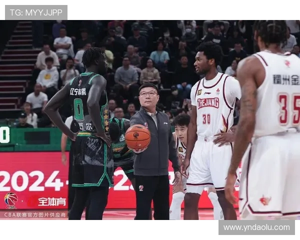 CBA激战辽宁本钢迎战青岛队争夺季后赛名额精彩对决引人关注